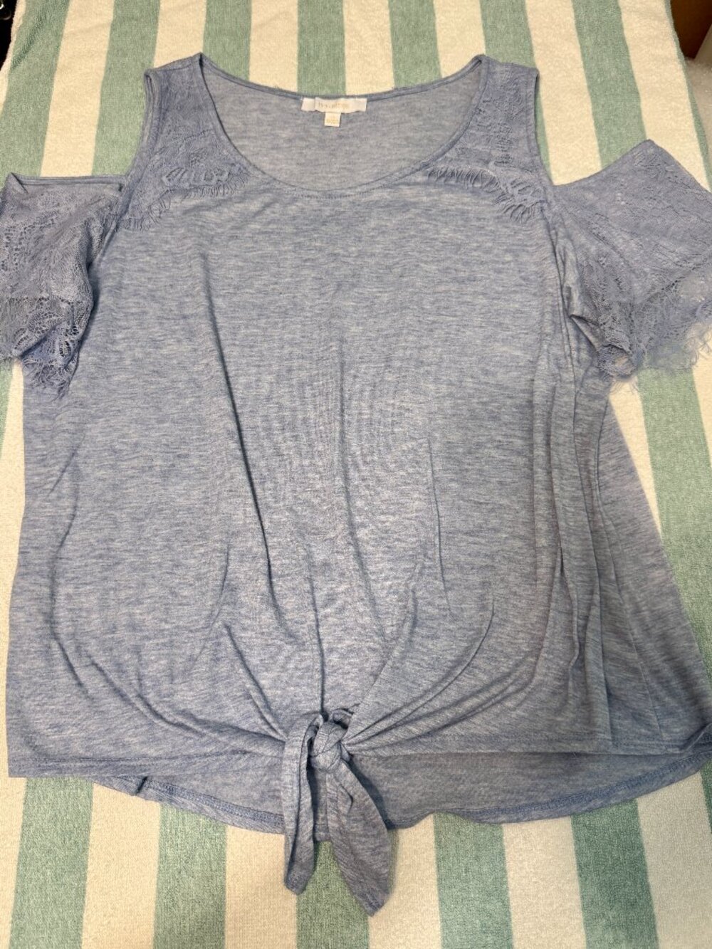 Ivy Ridge - Open Sleeve with Lace Bouse - Size XL